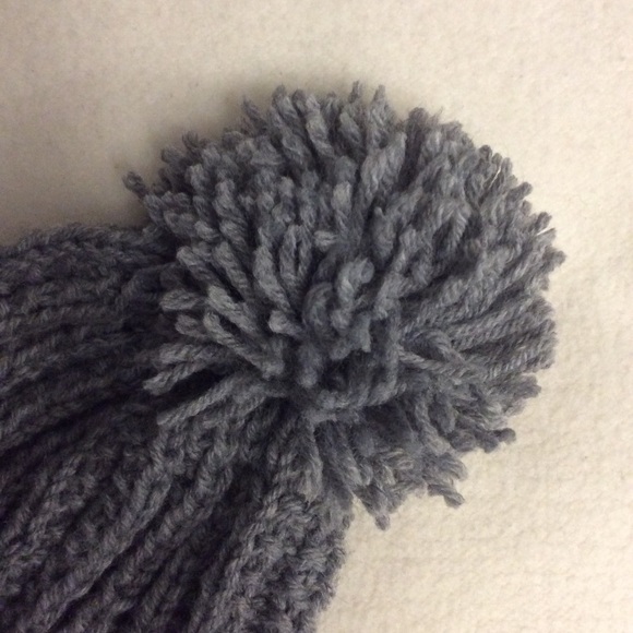 Brand new hand knit purple/grey cuff pom-pom tuque - Picture 3 of 3